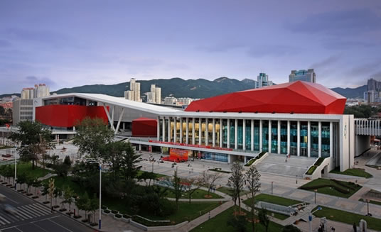 智能管理時代正是監(jiān)控操作臺大顯身手的時候